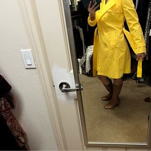 Doubles breasted trench coat